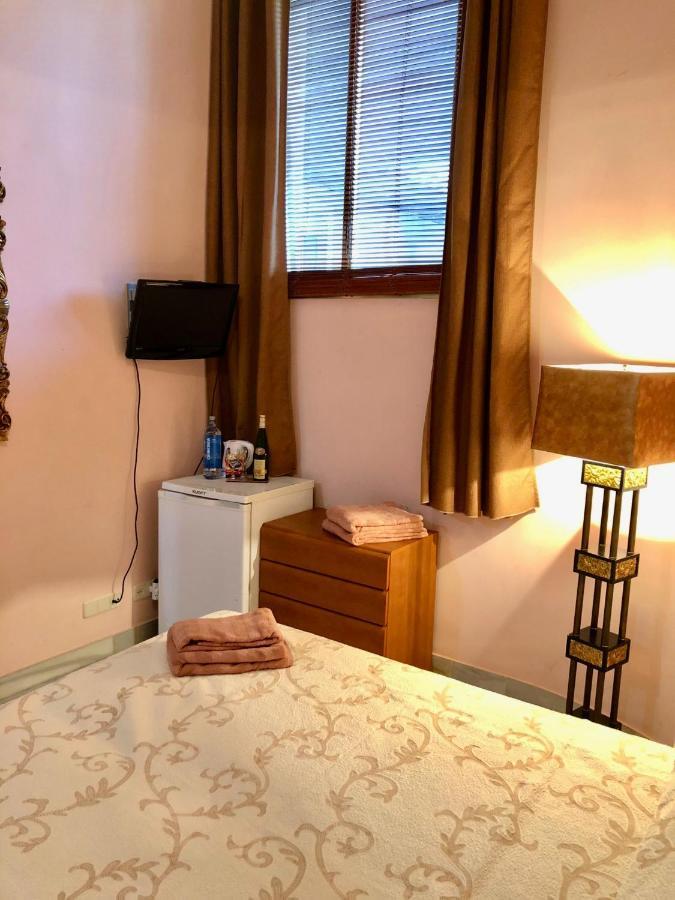 Puerto Banus .,gray De'albion Marbella
